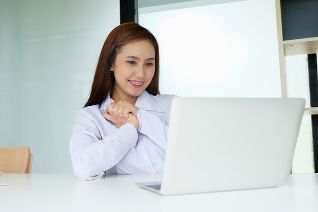 The female staff member was happy to see the sales on the computer screen.