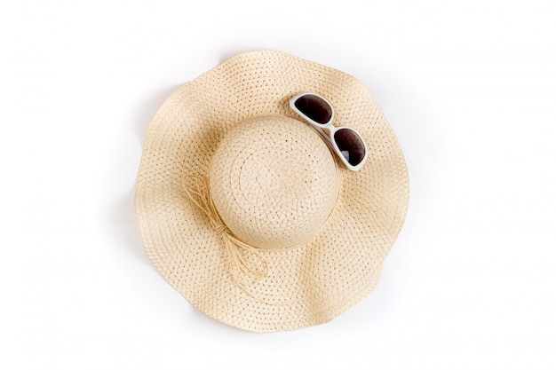 Photo female summer accessories straw hat and sunglasses