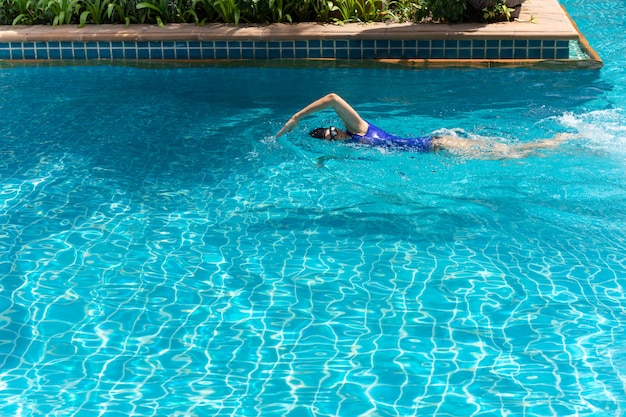 Female swimmer training in the swimming pool.