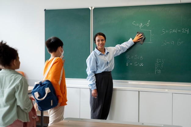 Foto insegnante femminile a scuola