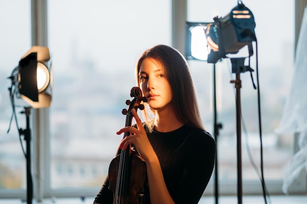 Ripresa professionale del ritratto del violinista femminile