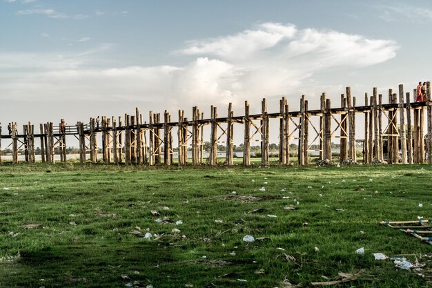 Foto recinzione sul campo contro il cielo