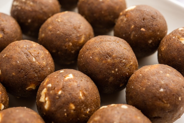 Fenegriek of methi ke Laddu laddo of laddoo of zoete mithai-ballen voor het versterken van de immuniteit in de winter