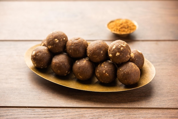 Fenegriek of methi ke Laddu laddo of laddoo of zoete mithai-ballen voor het versterken van de immuniteit in de winter