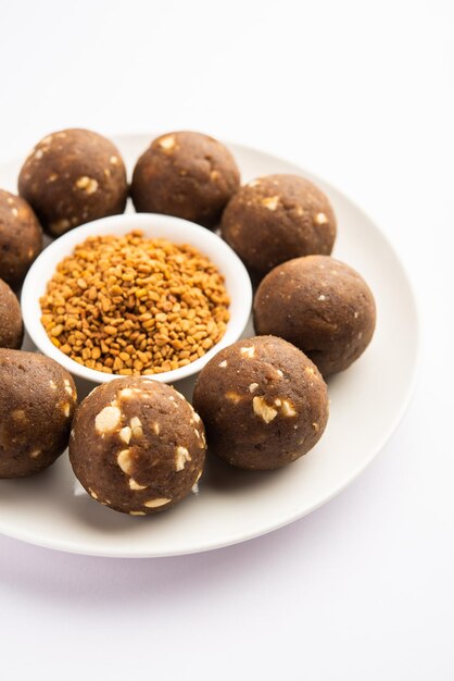 Fenegriek of methi ke Laddu laddo of laddoo of zoete mithai-ballen voor het versterken van de immuniteit in de winter