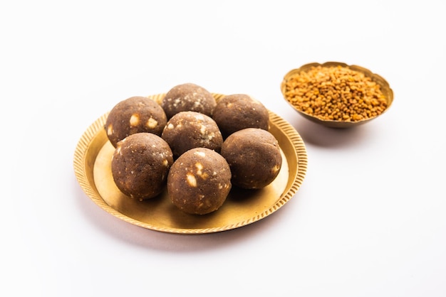 Fenegriek of methi ke Laddu laddo of laddoo of zoete mithai-ballen voor het versterken van de immuniteit in de winter