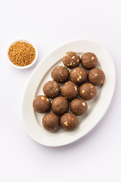 Photo fenugreek or methi ke laddu laddo or laddoo or sweet mithai balls for boosting immunity in winters