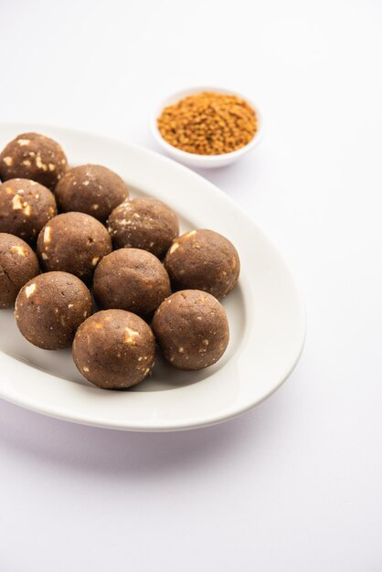 Photo fenugreek or methi ke laddu laddo or laddoo or sweet mithai balls for boosting immunity in winters