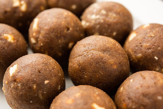 Photo fenugreek or methi ke laddu laddo or laddoo or sweet mithai balls for boosting immunity in winters