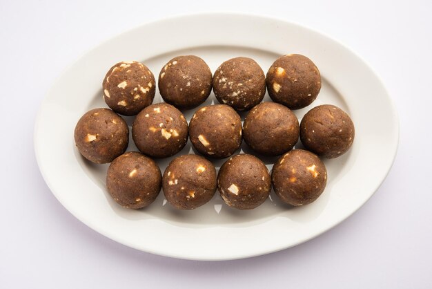 Fenugreek of methi ke Laddu laddo of laddoo of zoete mithai ballen voor het versterken van het immuniteit in de winter