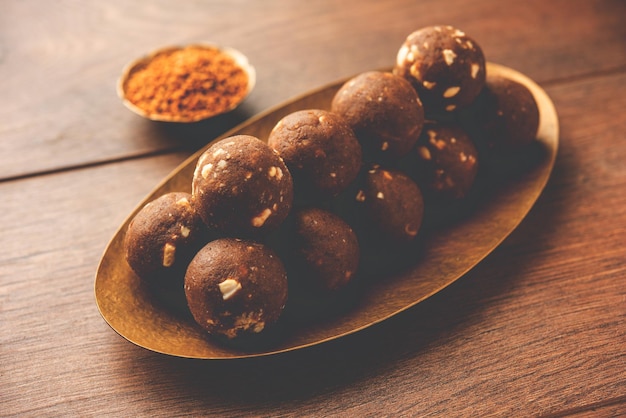 Fenugreek of methi ke Laddu laddo of laddoo of zoete mithai ballen voor het versterken van het immuniteit in de winter
