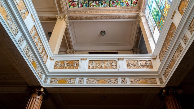 Fernandini-huis, gouden kamer en gotische zuilen. Historisch centrum van Lima.