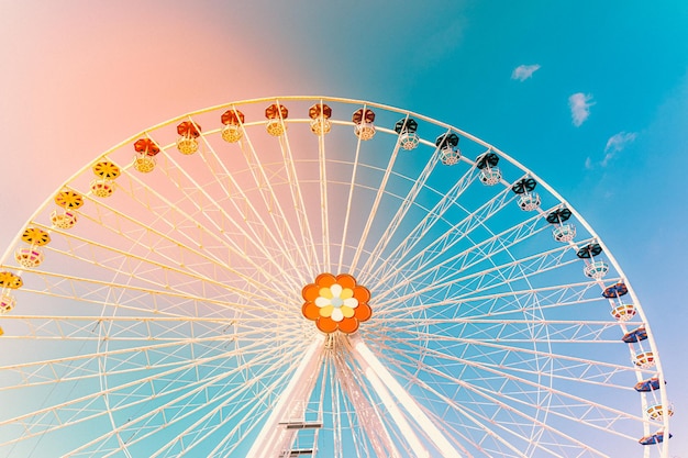 Photo ferris wheel on blue sky background with space for text. ride to see city from above, praterstern