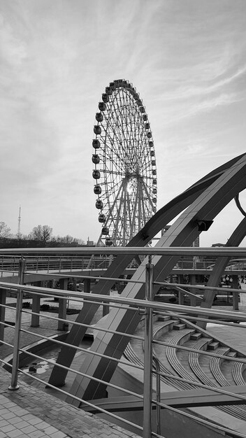 Photo ferris wheel bw