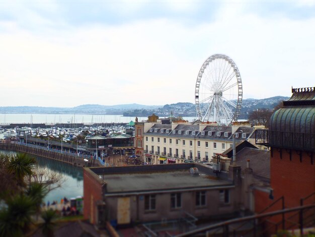 Ferris wheel in city