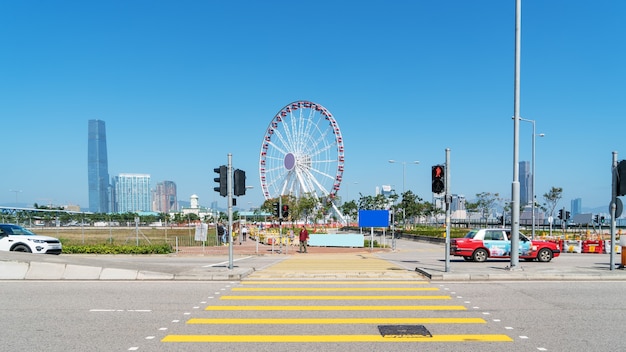 Priorità bassa architettonica della città di hong kong della ruota panoramica