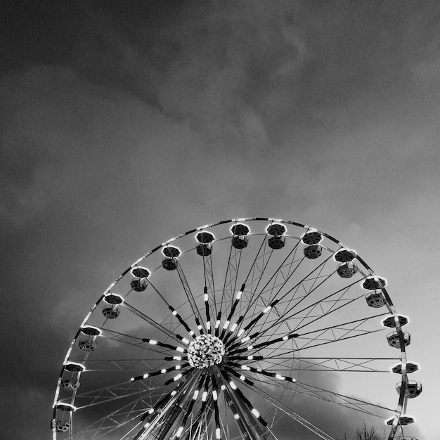 Photo ferris wheel at night