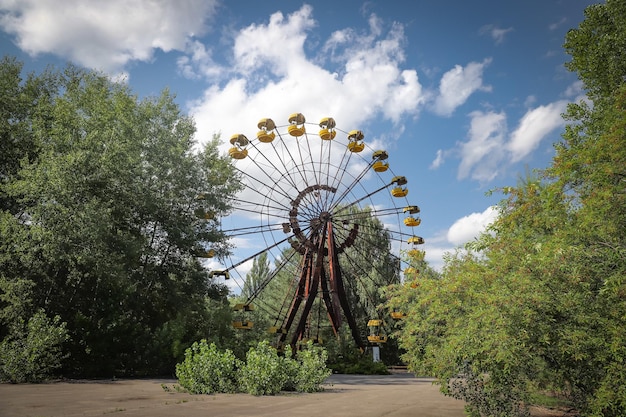 Колесо обозрения Город Припять в Чернобыльской зоне отчуждения Украина