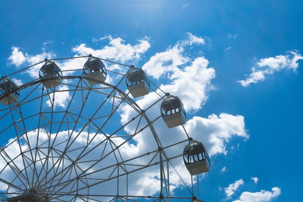 フェリストホイール青い空と雲晴れた日