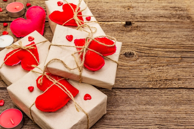 Festive boxes in craft paper with red felt hearts