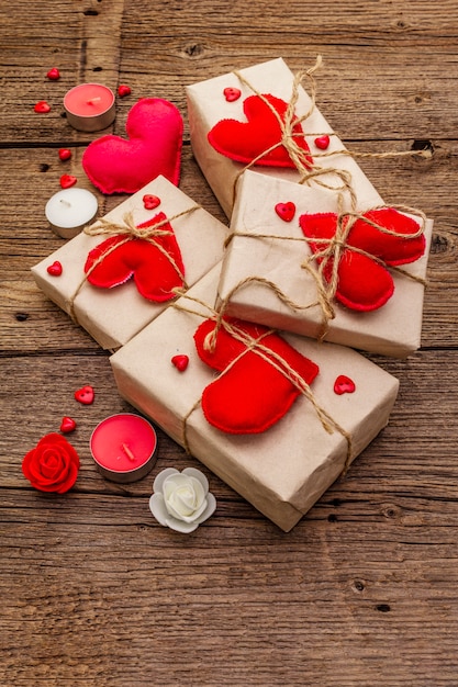 Festive boxes in craft paper with red felt hearts