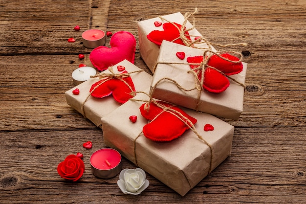 Festive boxes in craft paper with red felt hearts