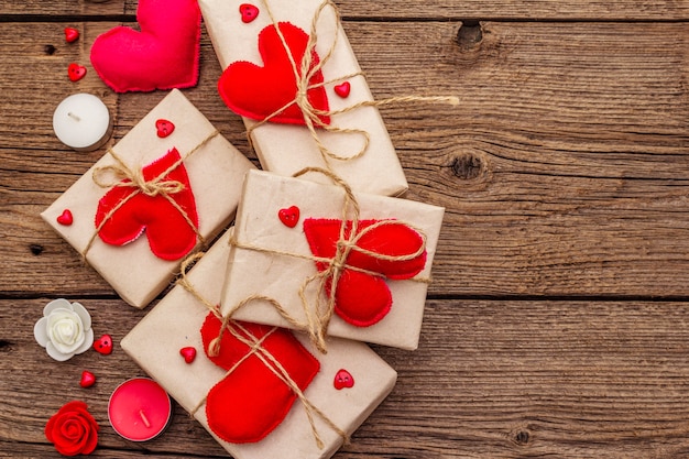 Festive boxes in craft paper with red felt hearts