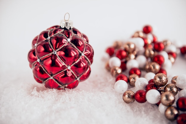 クリスマスボール コンポジション 赤と金色