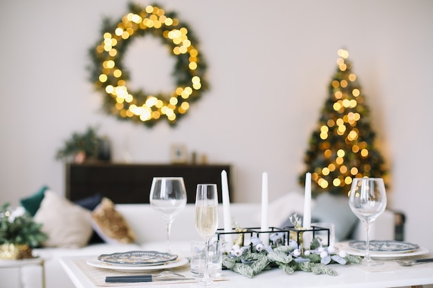 Photo festive table setting for christmas and new year