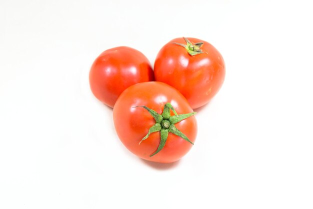 Photo few tomatoes on white background