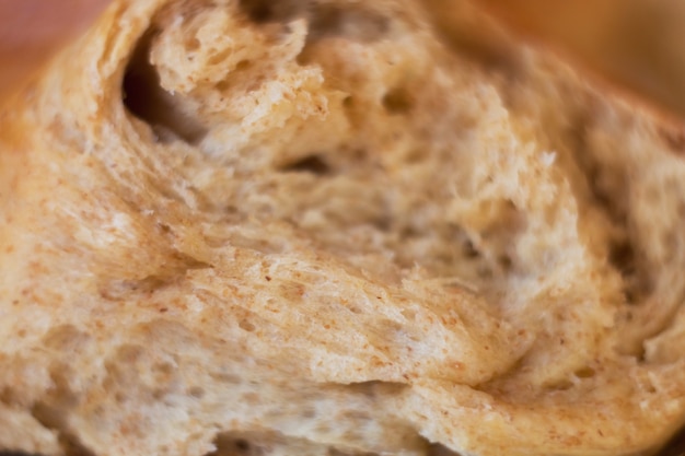 オーブンで焼いた自家製のふわふわパンの繊維全粒粉で作った焼きたてのパン