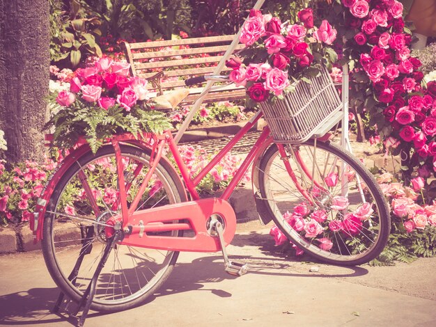 Fiets en bloemen met filtereffect retro vintage stijl