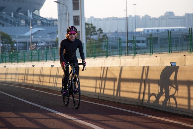 Fietsen in de eerste zonnestralen