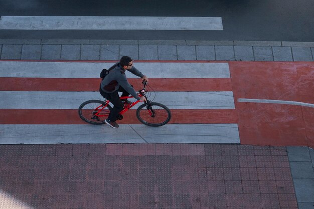 fietser op straat in Bilbao stad Spanje vervoersmodus