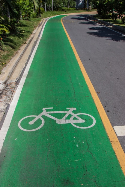 fietssymbool rijstrook op de weg