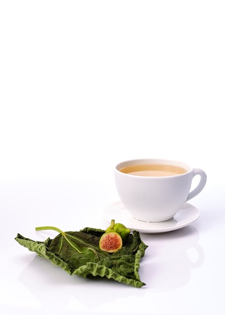 Photo fig leaf tea on with various benefits