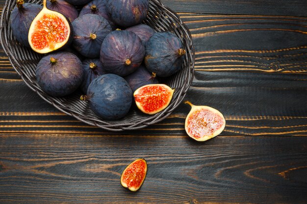 Fig op houten tafel