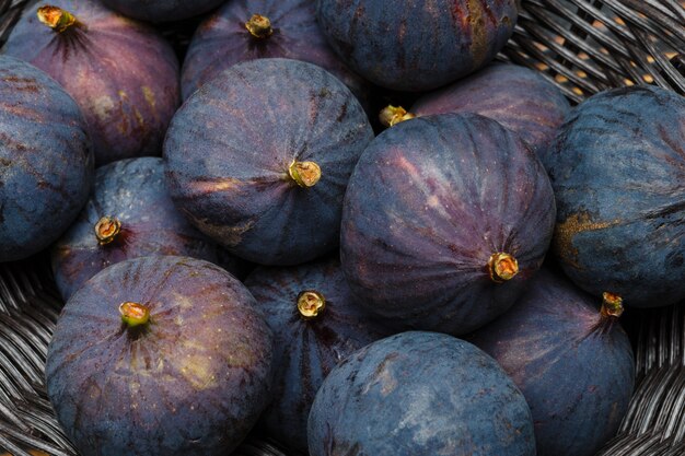 Fig op houten tafel