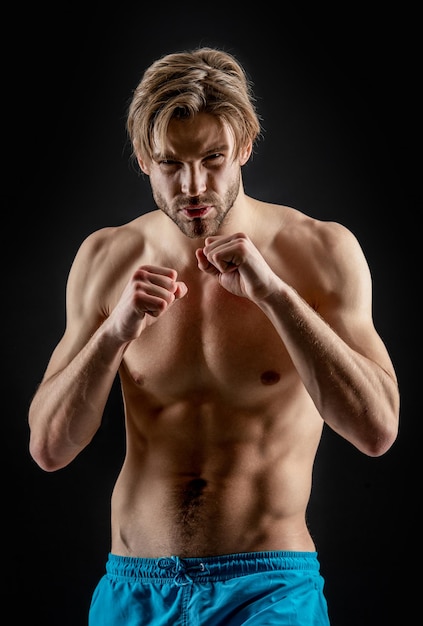 Fighter muscular man with sixpack isolated on black background fighter man with muscular sixpack