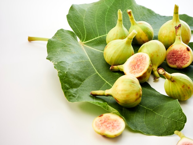 Figs fruit with leaves