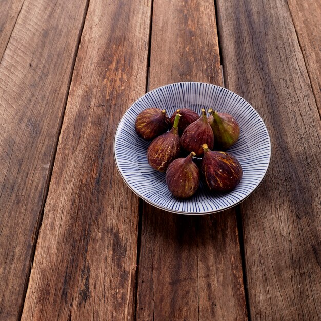 Figs on plate on wooden table