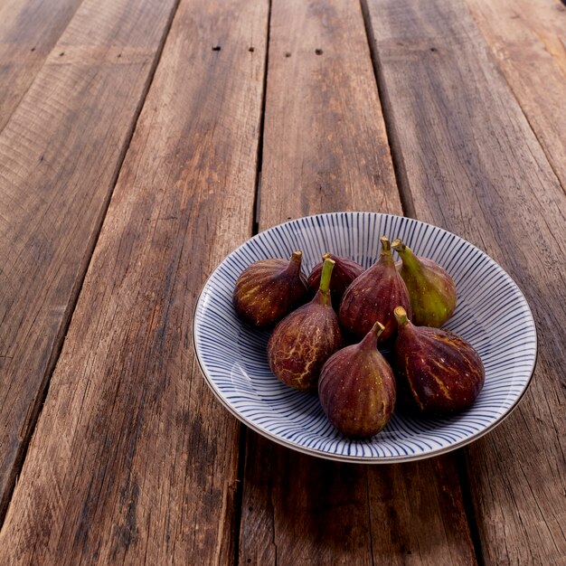 Figs on plate on wooden table