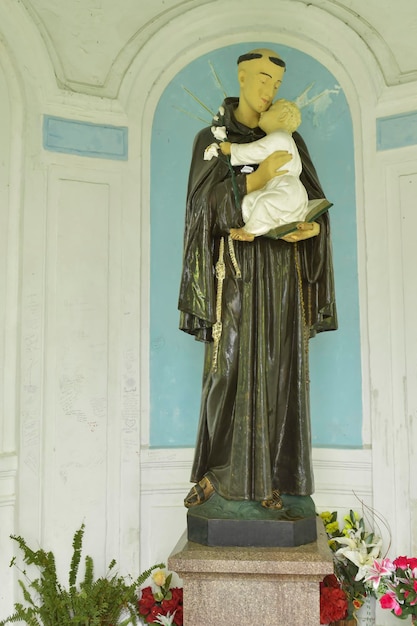 Фото Фигура святого антония в эрмитаже пирии - уругвай