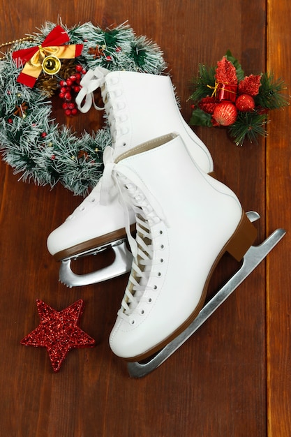 Photo figure skates on table close-up