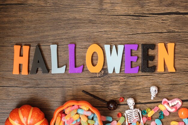 Fijne halloween-dag met spooksnoepjes, pompoenkom en decoratieve trick or threat hallo oktober herfst herfst feestelijk feest en vakantieconcept