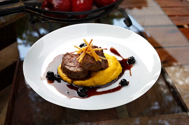 Filet mignon with potato puree and jabuticaba sauce