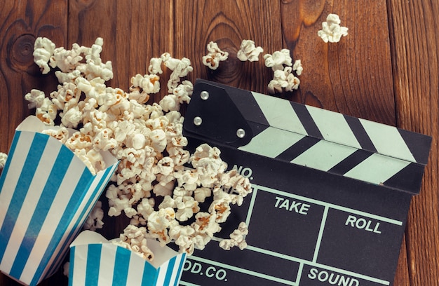 Film klepel bord in popcorn