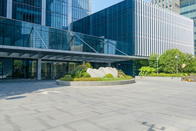 Foto piazza del centro finanziario e edificio per uffici a ningbo, cina