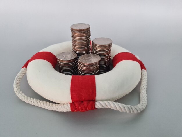 Фото Финансовая безопасность с защитой жизни и монетами для экономической стабильности