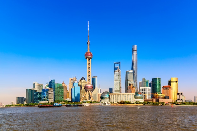 Financiën bedrijfsdistrict Pudong van Shanghai met wolkenkrabbers.